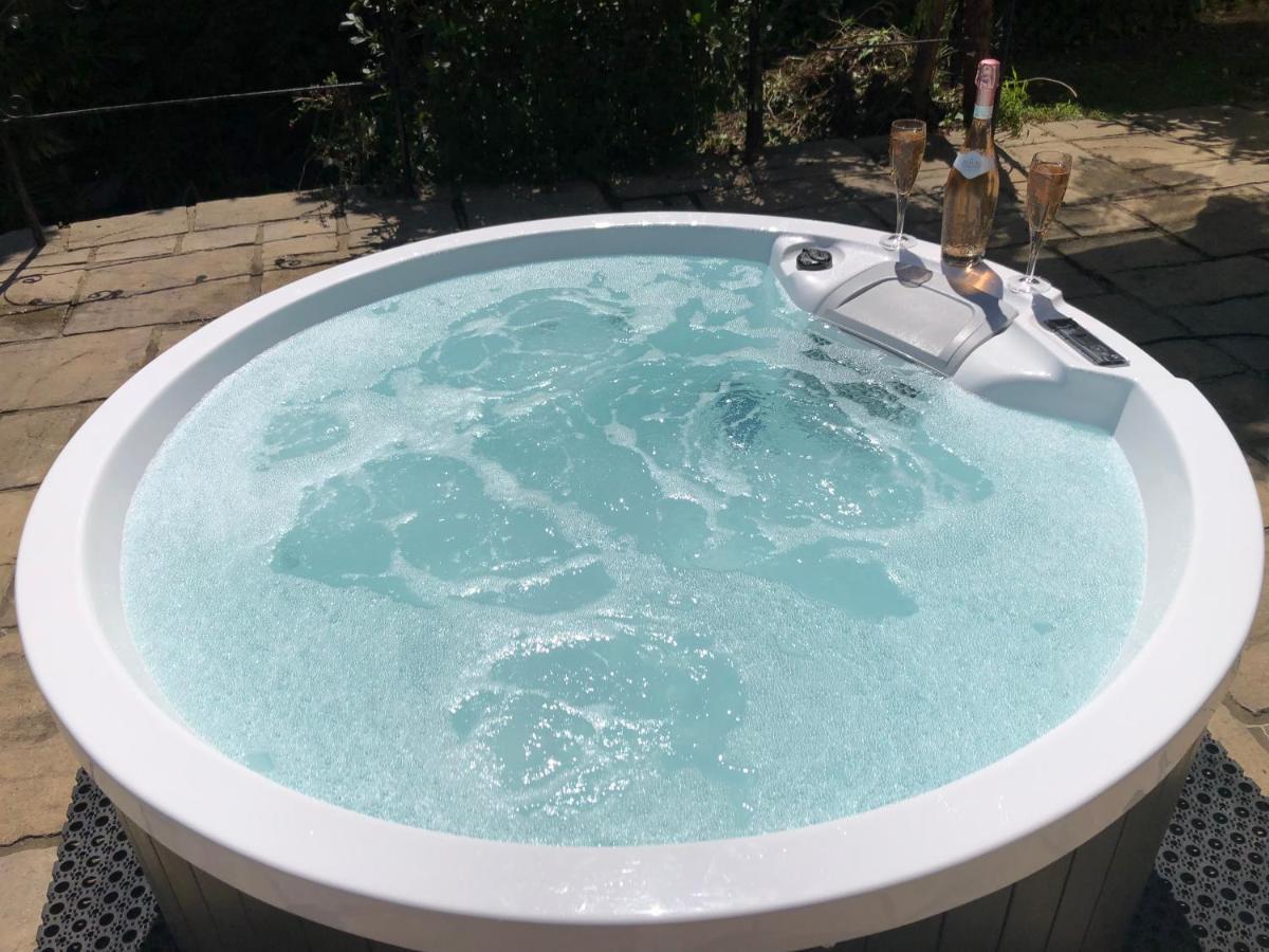 尚克林Little Gem With Private Hot Tub - Up To 25 Percent Off Ferry公寓 外观 照片