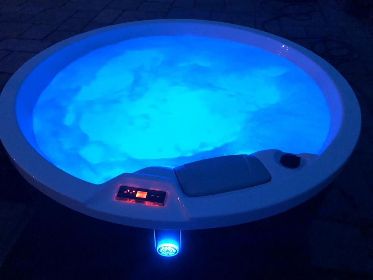 尚克林Little Gem With Private Hot Tub - Up To 25 Percent Off Ferry公寓 外观 照片